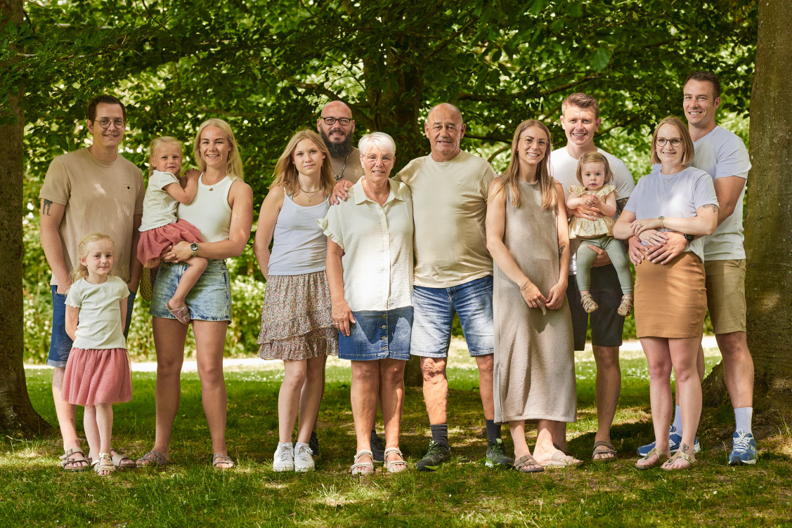 konfirmation fotograf med familiefotos